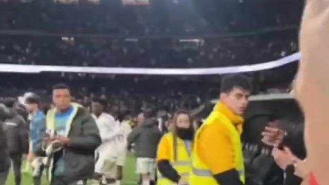 姆巴佩球衣送给了球迷#足球#欧洲杯