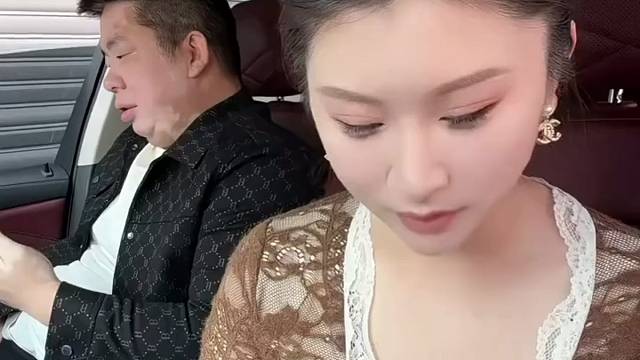 大哥不行你去，我去给嫂子洗洗头