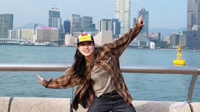 自由快乐的味道最适合去海边跳的舞蹈转场出现了