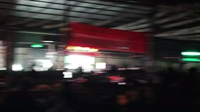 开年第一天去逛夜市，人员还未到位啊，只有一些缅甸人。