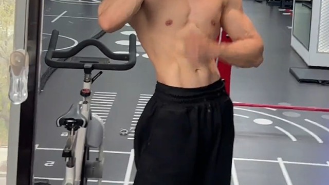 有想当我哑铃的姐姐嘛