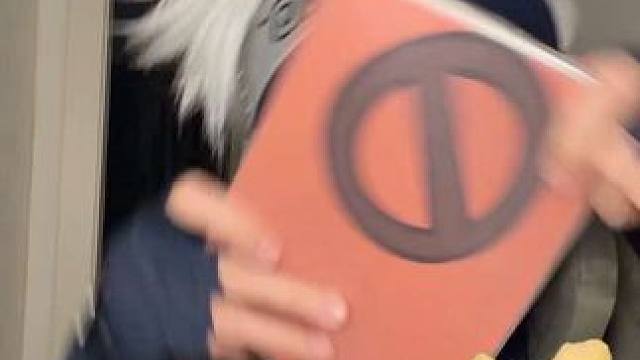 hello啥呢过来亲一个