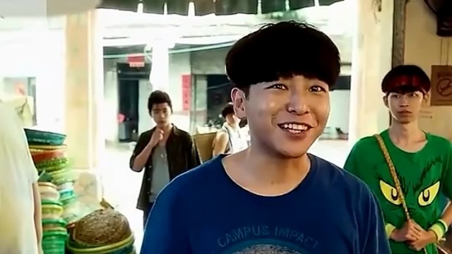 我们同龄女孩，当然是喜欢同龄男孩了