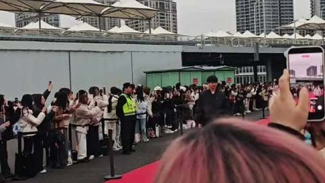 狼队上班，发红包了
DRG下班，恭喜

cr 今天已经摆脱竞男了 ​​​