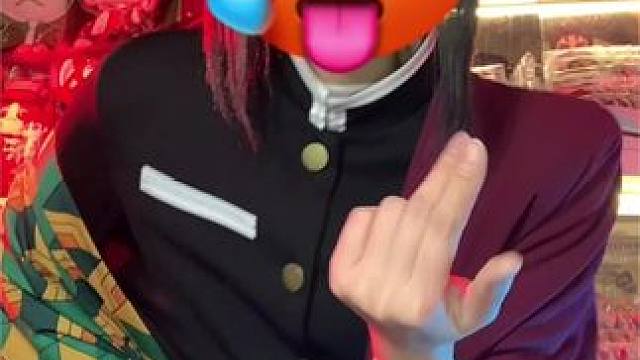 我掉了一个粉丝(跪地）(大叫)(狂奔)(猴子一样荡着树藤) #