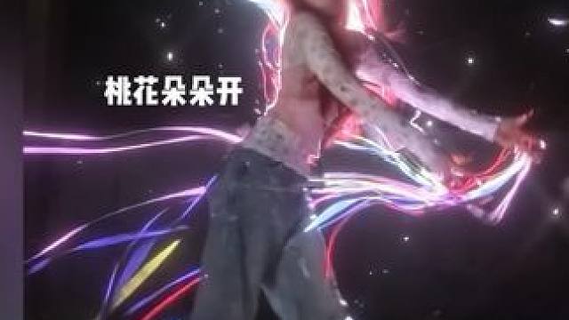 桃花朵朵开 年味这不就来了嘛