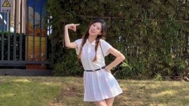 转圈的时候花瓣落下来啦好美丽的地方