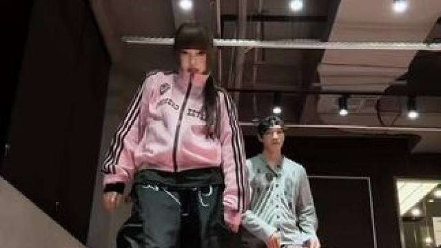 终于合拍上了 外星人街舞