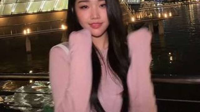 E人大爆发（其实旁边超多人）