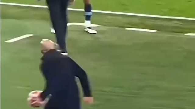 足坛名帅瓜迪奥拉 用智慧书写曼城辉煌