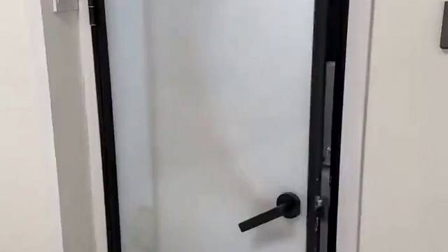 怎么还抢赛道呢？