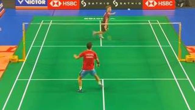 这个角度看比赛 真的太好了！红色衣服的有没有认识的？