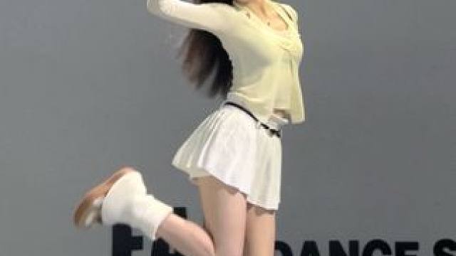 空灵的感觉，像森林里的小精灵 翻跳