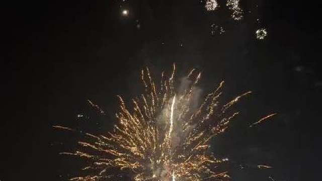 大年初五迎财神昨晚的（p1我的视角 p2老赞拍的）看到的都发财 ​​​