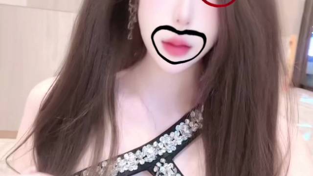 你有好多人陪 可我只想和你说说话