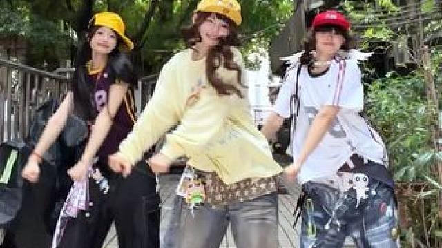 一起来建设这个劲劲的牛腱子进行曲 结尾是对fsh的拳打脚踢