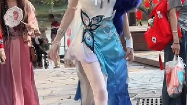 别逗你爻老板笑了