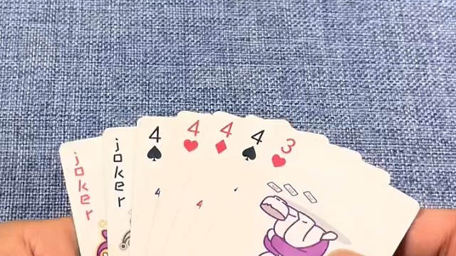 四个四配王炸，出个三不就拿下了？#棋牌