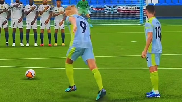 球场上的紧张时刻，门将和守门员的较量！#足球#