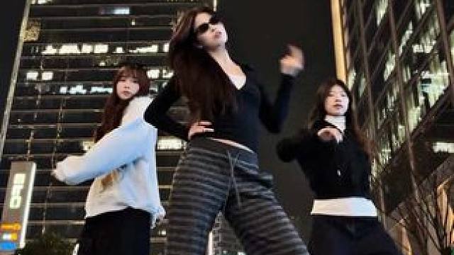 外网超火的Me and My简直是Blink天菜