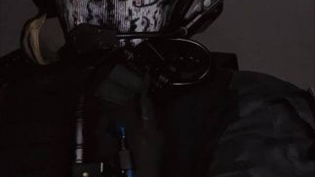 你应该待在桌下 （桌底play，但好像展开的方式不太对）