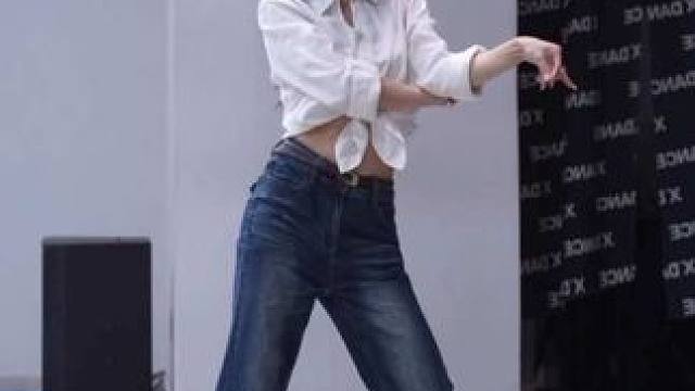 “要做一颗树 拥有坚硬的纹路 且被允许慢悠悠的成长” tara