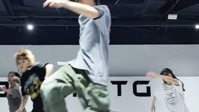 日式Hiphop大框架就是考验体能的