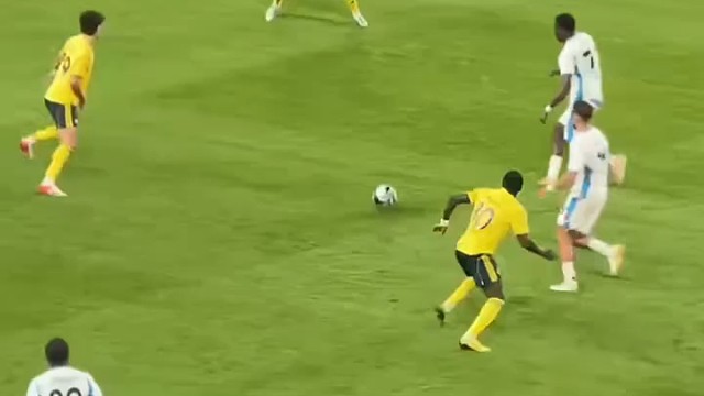 这射门太离谱了 罗哥不在利雅得胜利锋线全部哑火