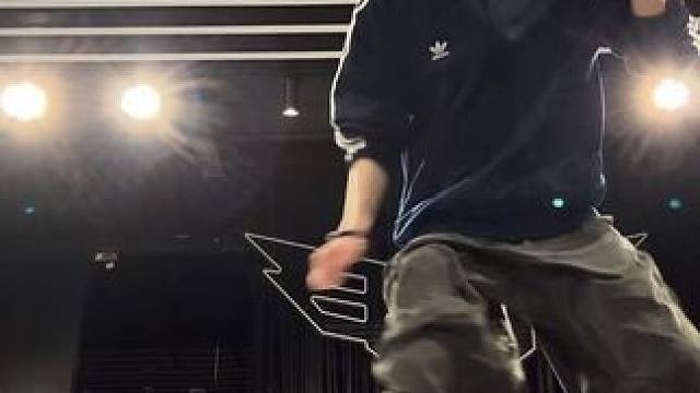 脚踝在天上失望的看着我