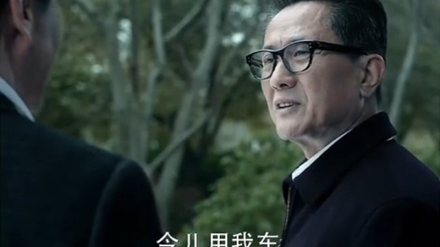 有人看懂警车为什么要后退了吗