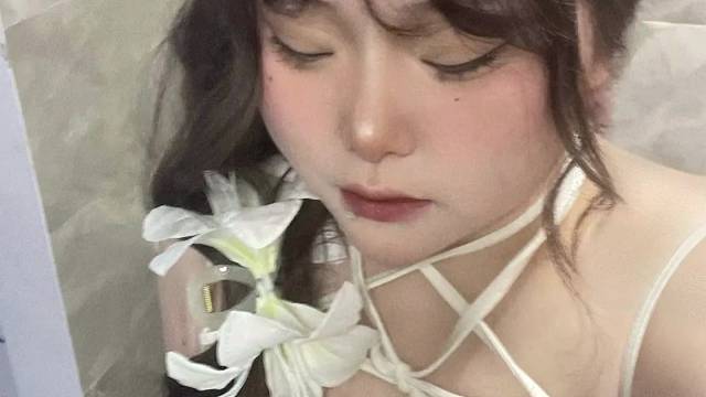 兄弟们，我女装好看吗