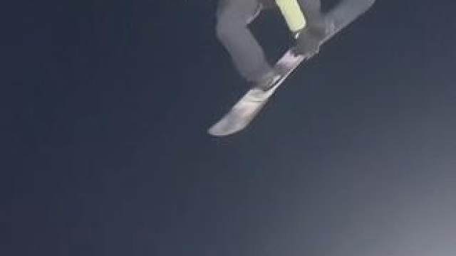 “宁在风雪中摔倒 不要麻木地躺好”