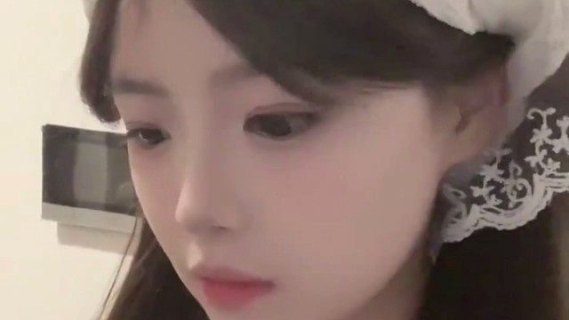 戴上蕾丝贝雷帽，你们觉得好看嘛？