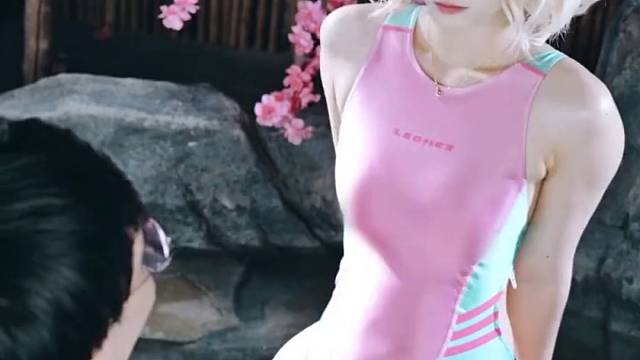 正常游泳穿搭，无不良引导