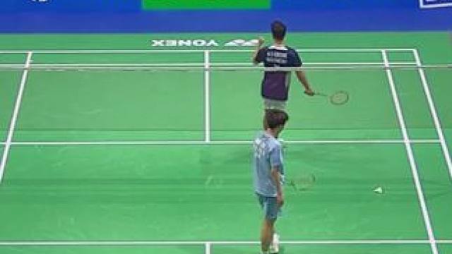 王正行未能延续首轮逆转势头，0-2不敌印尼名将金廷。