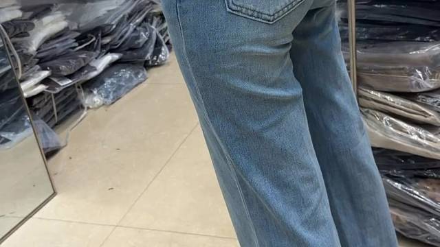 越简单的牛仔裤越好看