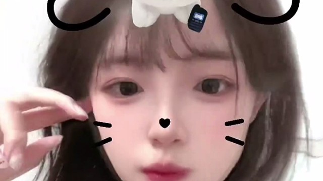 带上可爱的兔兔萌饰，哥哥们！你们觉得好看嘛？