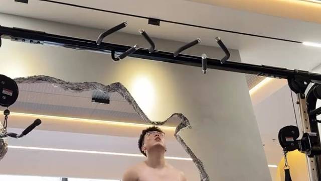 自律的人已经开始健身了