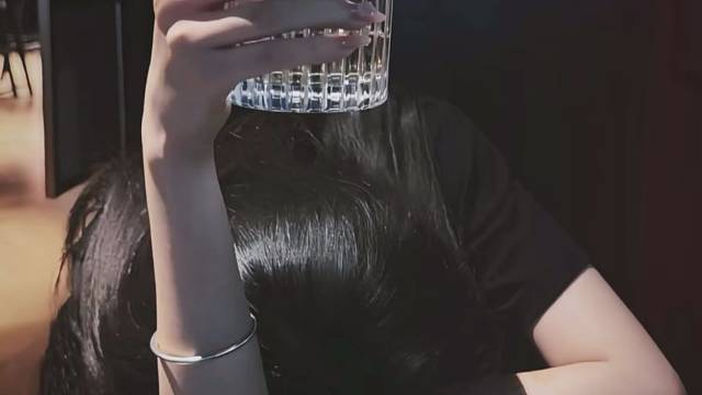 只有擦边才能打动你的心么