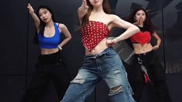 Russian Roulette 就这样转到你心里