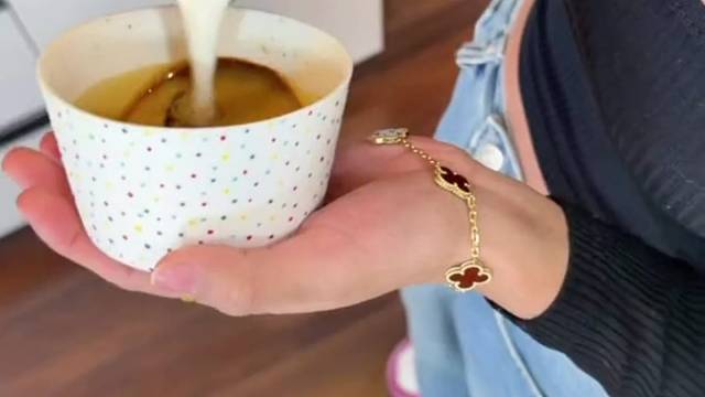 该死！看了一眼咖啡！