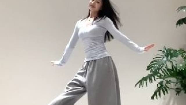 这首歌就自带清新感听着想出去玩！