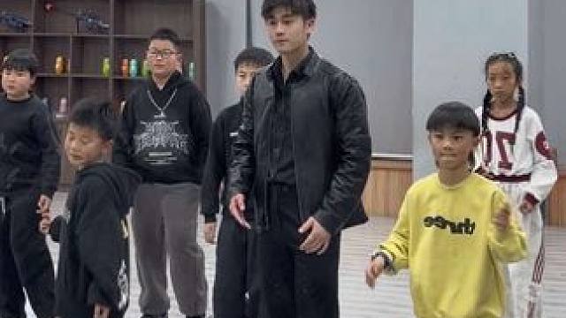 一年过去了 你们长大了 老师也老了