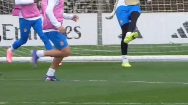 倒钩教学上线，欧冠主场迎战曼城