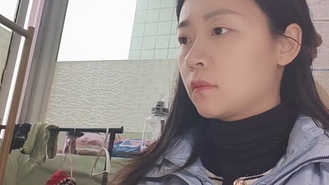 哭红了眼，逼自己转移注意力