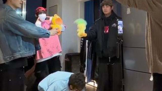 当跟兄弟们聚在一起就会得到…