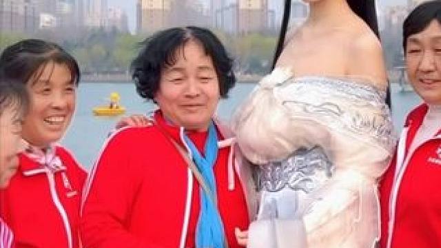 21号在海岱楼出活动提前来试妆，没想到顺便提前营业上了哈哈！ 刚开始接国风还有很多不足，如果有建议会