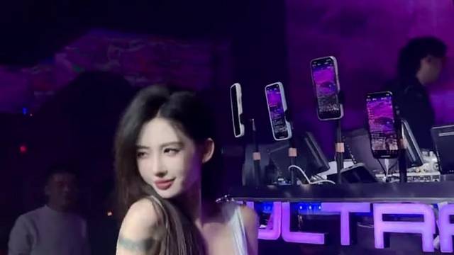 给摄影师加鸡腿