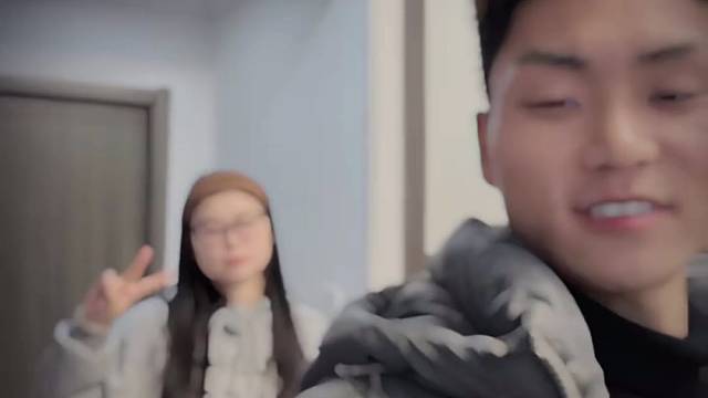 “生活 不在富足.而在满足”