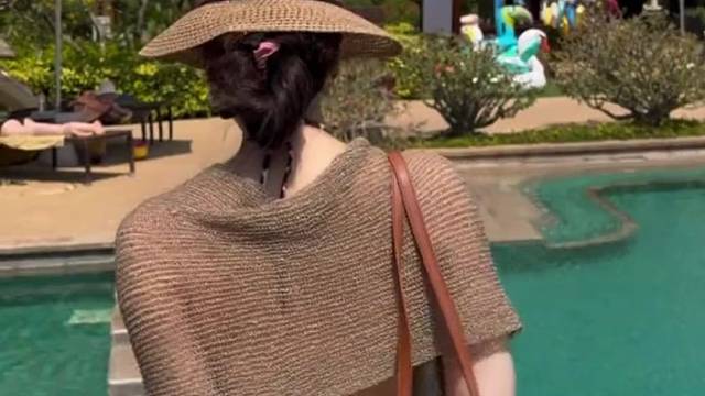 正常游泳穿搭，无不良引导